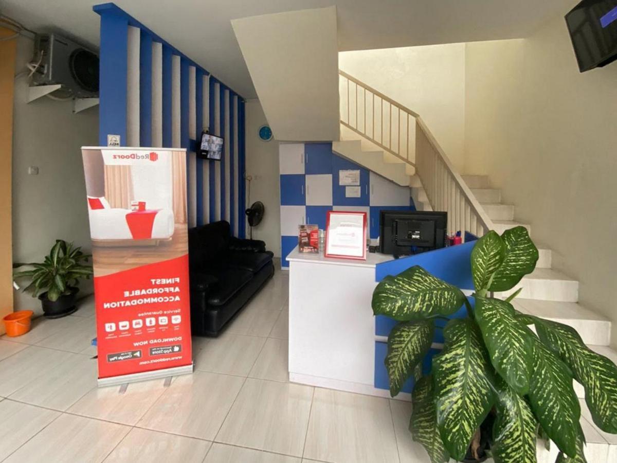 Hotel Reddoorz Syariah @ Pahlawan Sidoarjo Exterior foto
