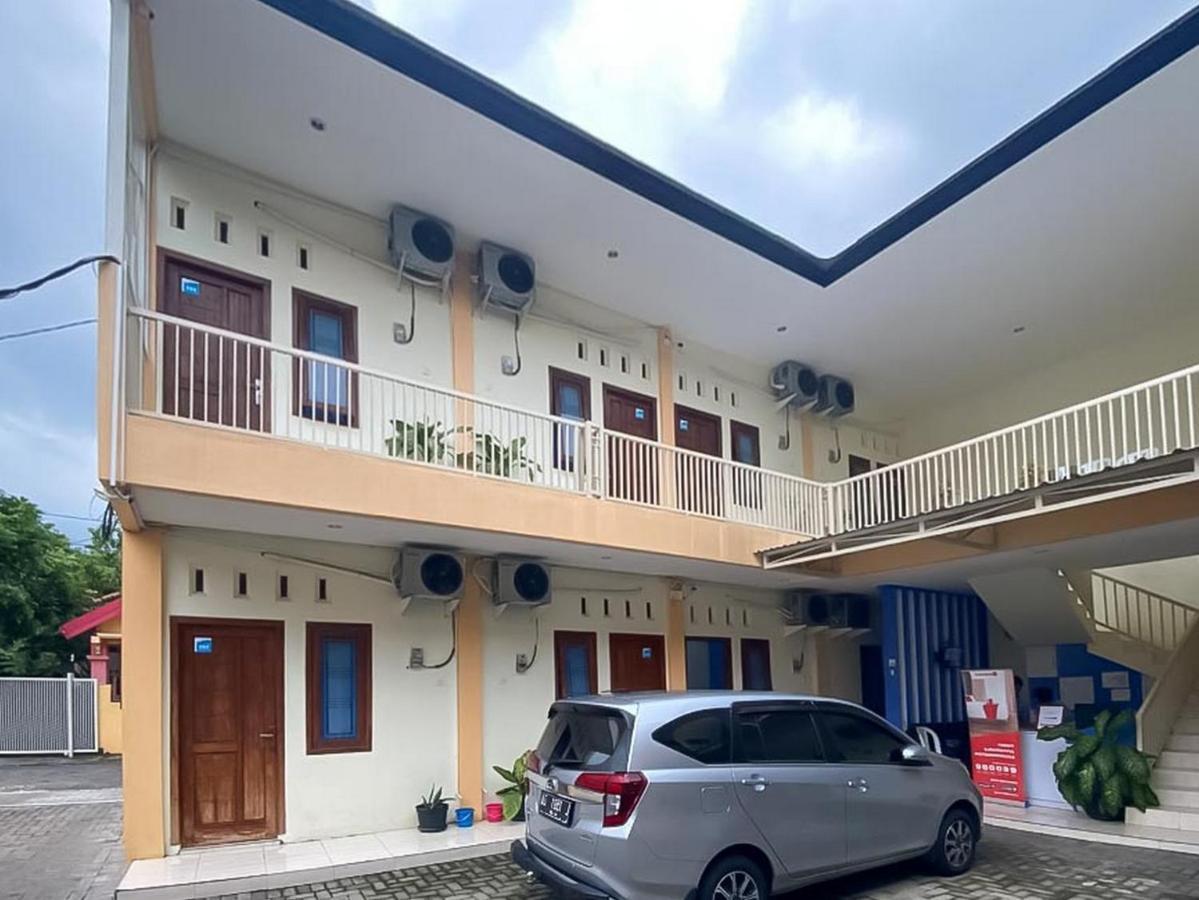 Hotel Reddoorz Syariah @ Pahlawan Sidoarjo Exterior foto