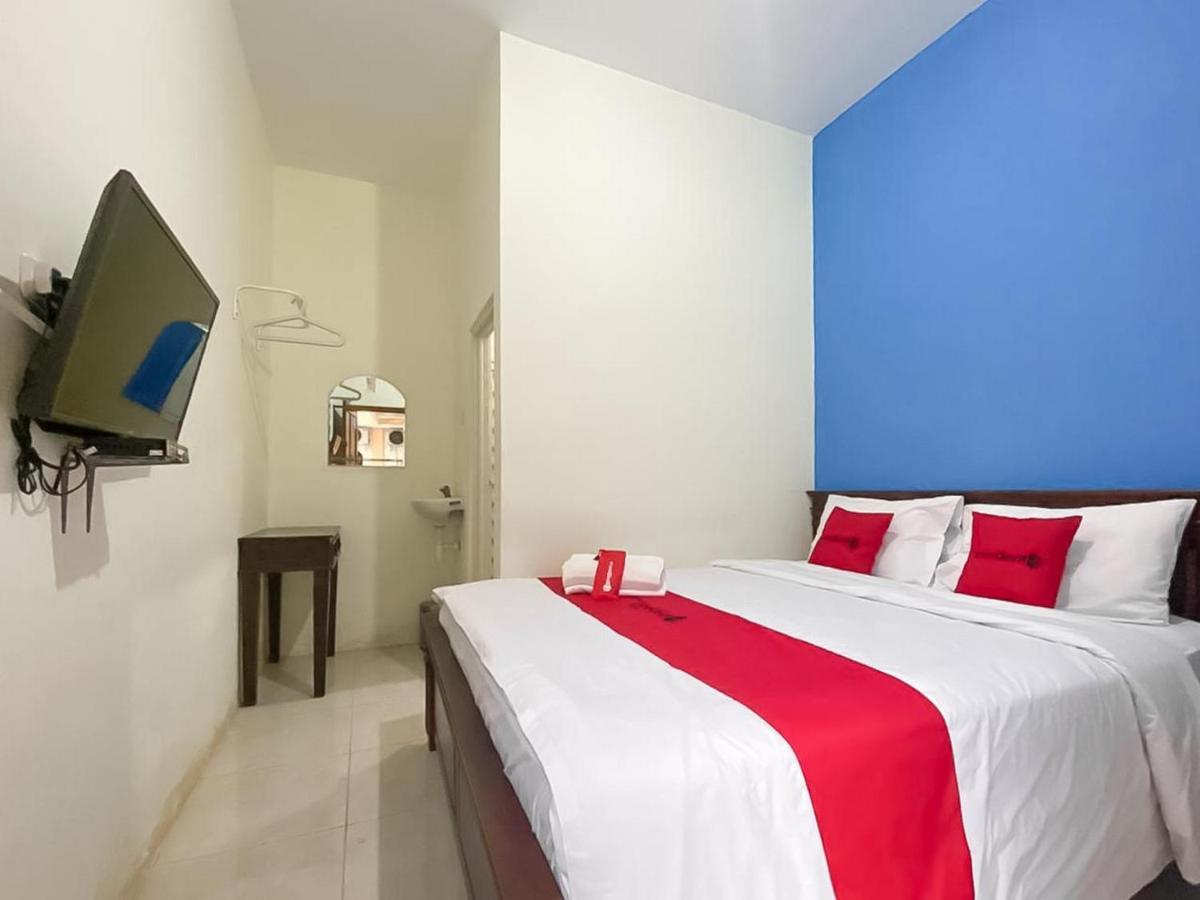 Hotel Reddoorz Syariah @ Pahlawan Sidoarjo Exterior foto