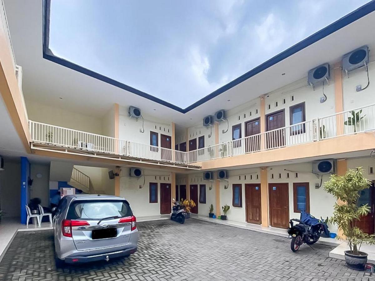 Hotel Reddoorz Syariah @ Pahlawan Sidoarjo Exterior foto